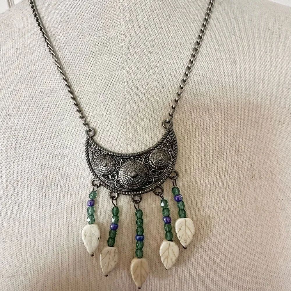 Silver tone leaf  and green beaded pendant necklace